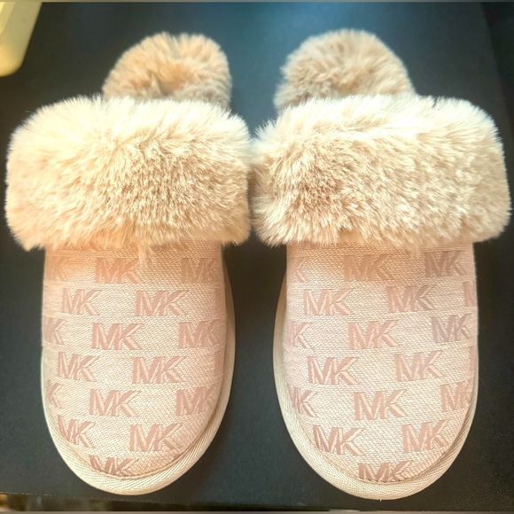 NWOT Michael Kors Slippers - Picture 2 of 6